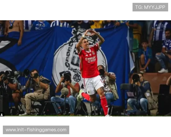 斯特拉斯堡小将破门后比心致敬患病球迷 斯特拉斯堡小将破门后比心致敬患病球迷